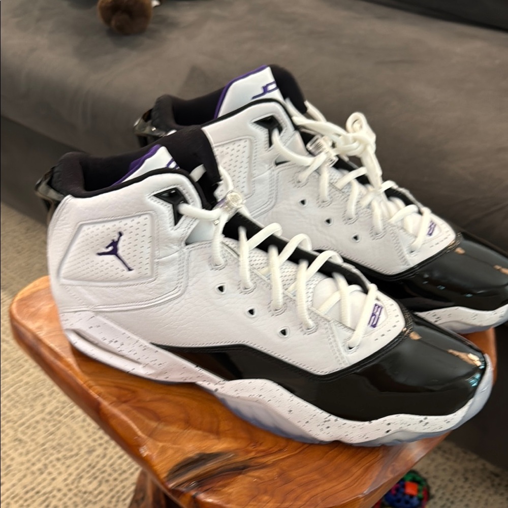 Jordan White and Black High-Tops with Purple Details - Picture 2 of 3